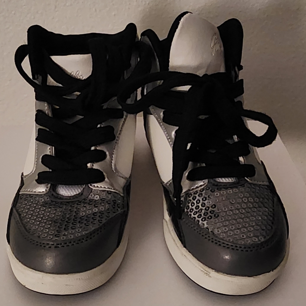 The Gia Mia Flash Sneaker Size 3C